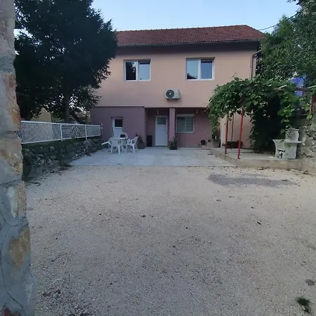 Ubytování v soukromí Apartman Helena *